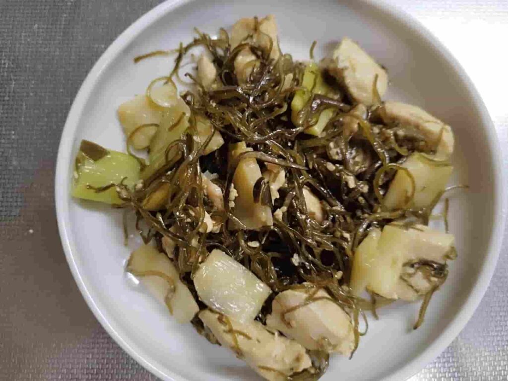 副菜３：鶏むね肉と刻み昆布の塩麹ネギ和え３